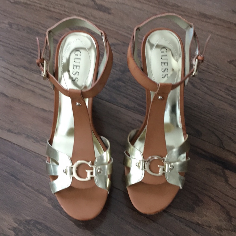 NWOT Guess Wedge Shoes